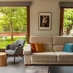 Cal Querol Llac, Con Jacuzzi Y Jardin En Centro
