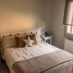 Villa Cal Querol Llac, Con Jacuzzi Y Jardin En Centro
