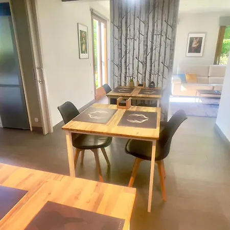 Cal Querol Llac Βίλα