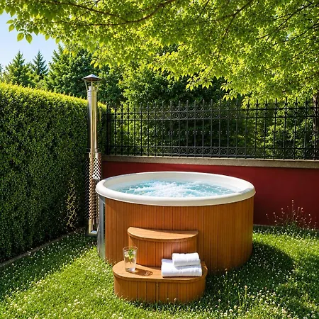Cal Querol Llac, Con Jacuzzi Y Jardin En Centro
